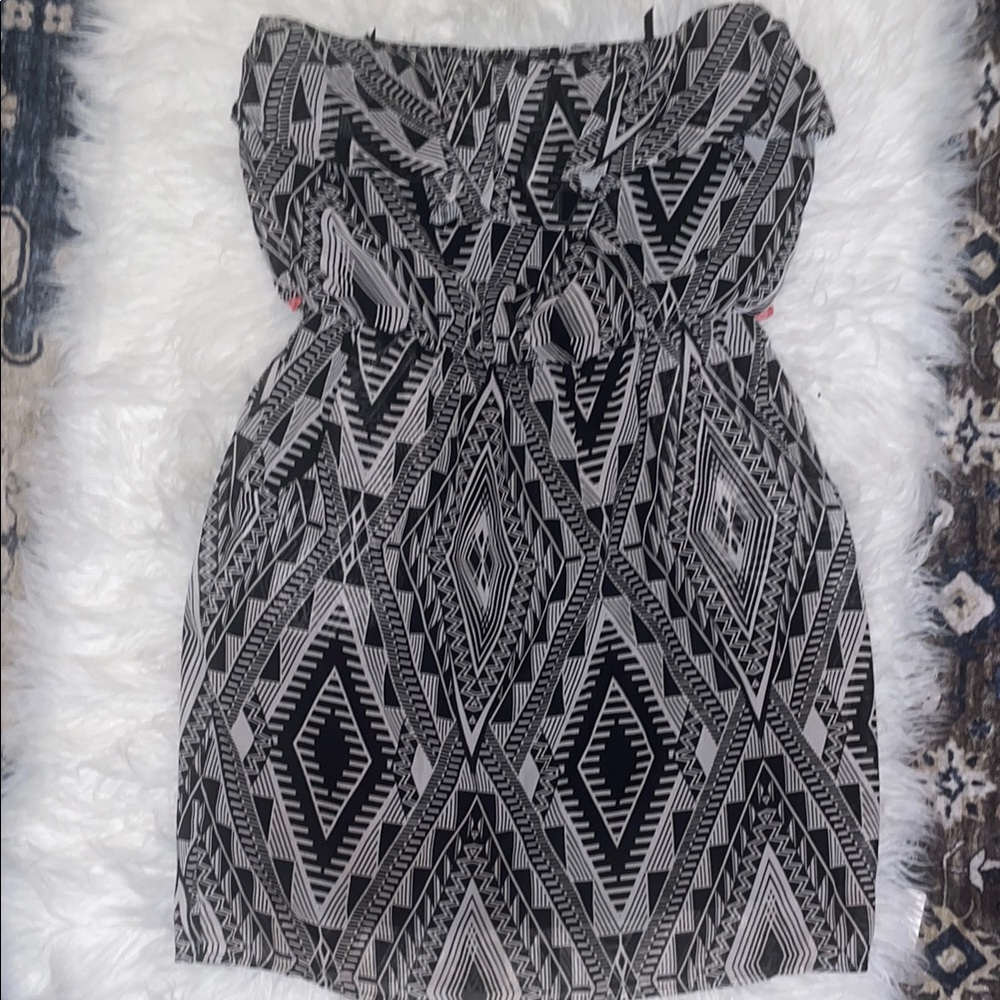 Black and White Geometric Print Dress